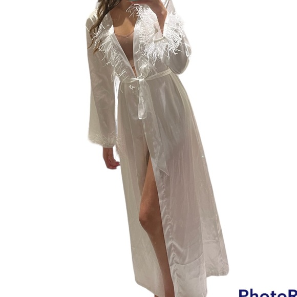 Satin and fluffy sleeves bath robe - Picture 1 of 2